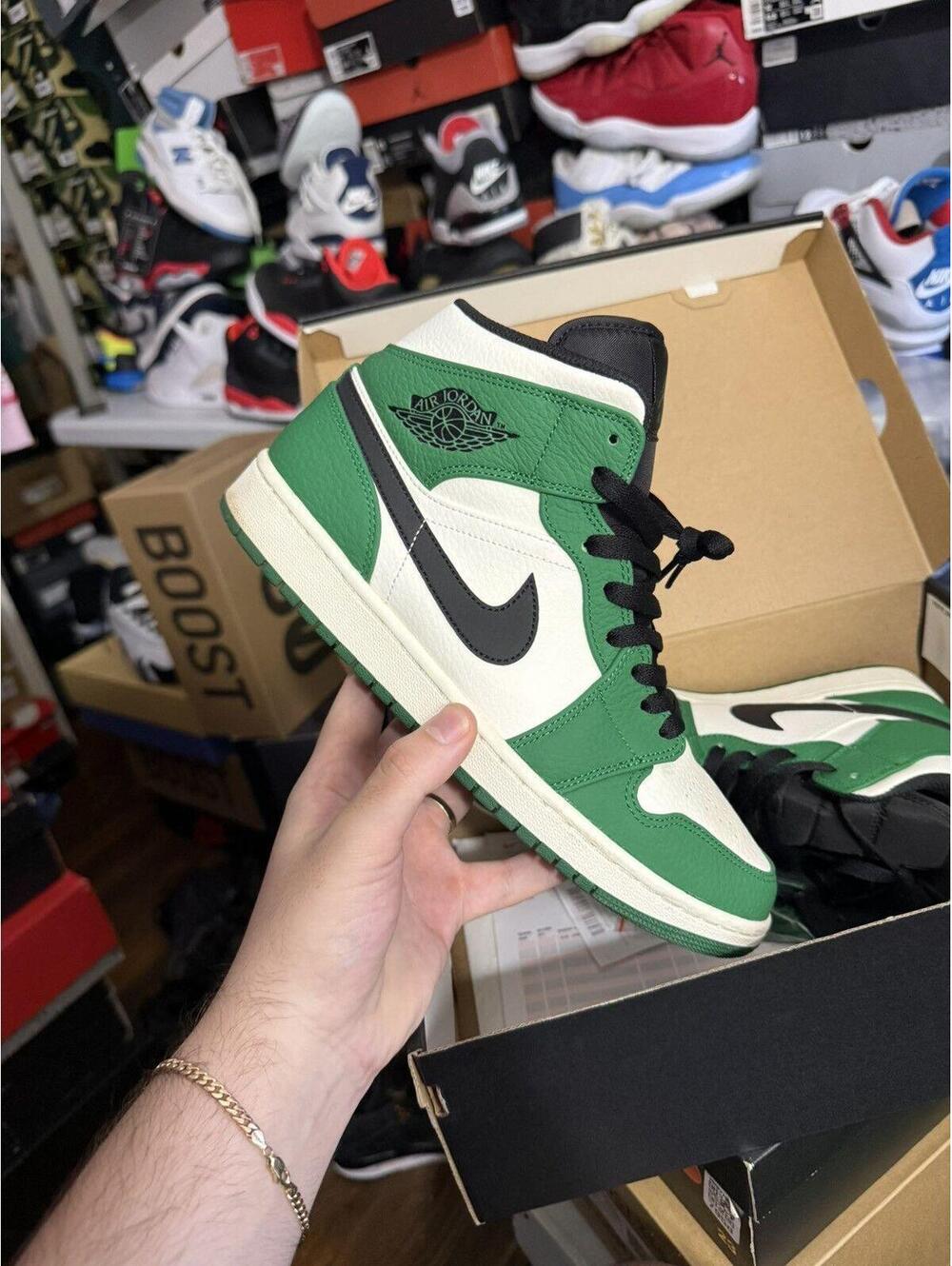 Jordan retro 1 mid lucky green sz 10